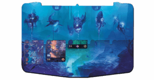 Ein Spielerboard aus dem Spiel Aquatica, das den damit verbundenen besonderen Spielmechanismus illustriert: Das Board ist mehrlagig und darauf liegen Karten, die zwischen den Lagen hindurch nach oben geschoben werden können, um Bonusaktionen durchzuführen.